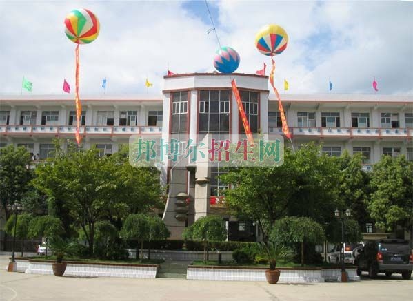 畢節(jié)地區(qū)財貿(mào)學(xué)校2016年報名條件、招生對象