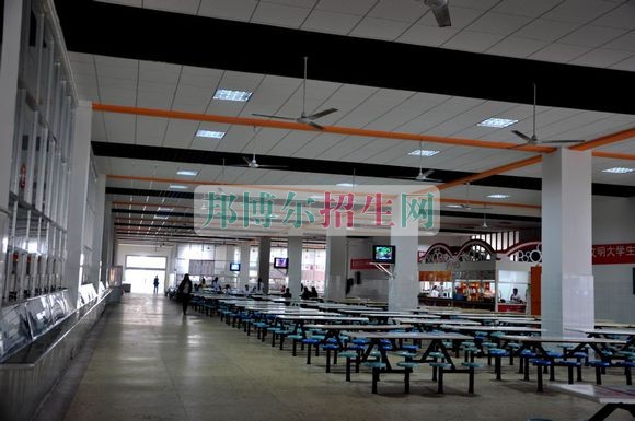 湖南商務(wù)職業(yè)技術(shù)學(xué)院宿舍條件、住宿好嗎、寢室情況