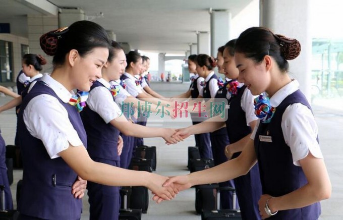 高鐵乘務(wù)適合女生學嗎