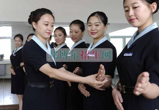 高鐵乘務(wù)適合女生學嗎