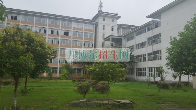 成都信息技術(shù)學(xué)校報名條件、招生對象