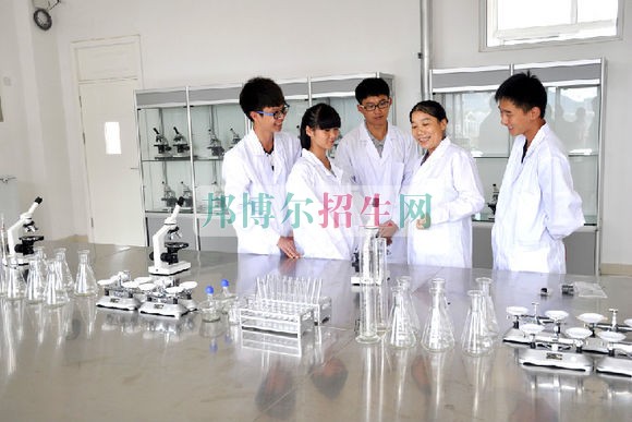 成都高級(jí)護(hù)理比較好的大專(zhuān)學(xué)校
