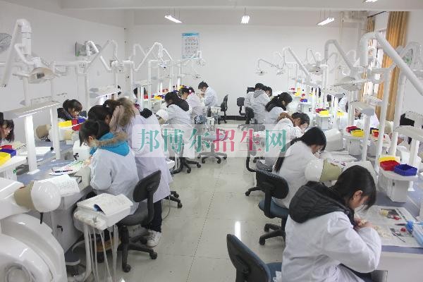 成都有哪些好的口腔醫(yī)學學校