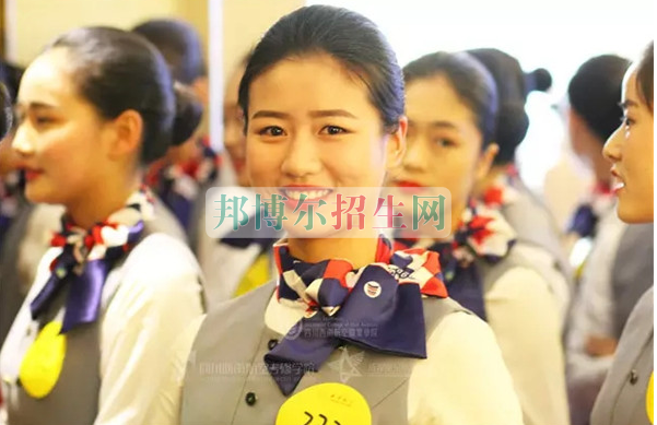 成都航空旅游職業(yè)學(xué)校開(kāi)啟新學(xué)期首場(chǎng)招聘，場(chǎng)面火爆美女如云
