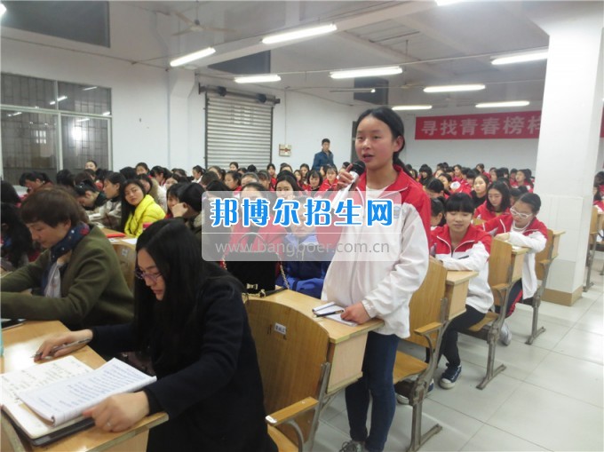 南充師范學(xué)?；ㄩ_滿堂盛世春——南充師范歡慶“三八”節(jié)