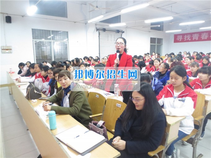 南充師范學(xué)?；ㄩ_滿堂盛世春——南充師范歡慶“三八”節(jié)