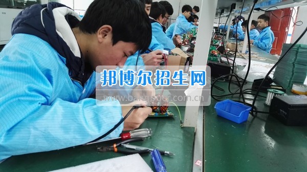 四川省宜賓市南溪區(qū)職業(yè)高級中學(xué)校開展學(xué)生模擬頂崗實習(xí)工作