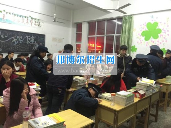 四川省宜賓市南溪區(qū)職業(yè)高級中學(xué)校計算機(jī)應(yīng)用專業(yè)部扎實(shí)進(jìn)行安全檢查