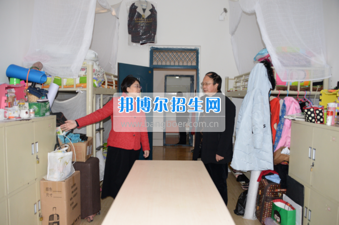 內(nèi)江市教育局檢查川南幼兒師范高等?？茖W(xué)校春季開學(xué)工作