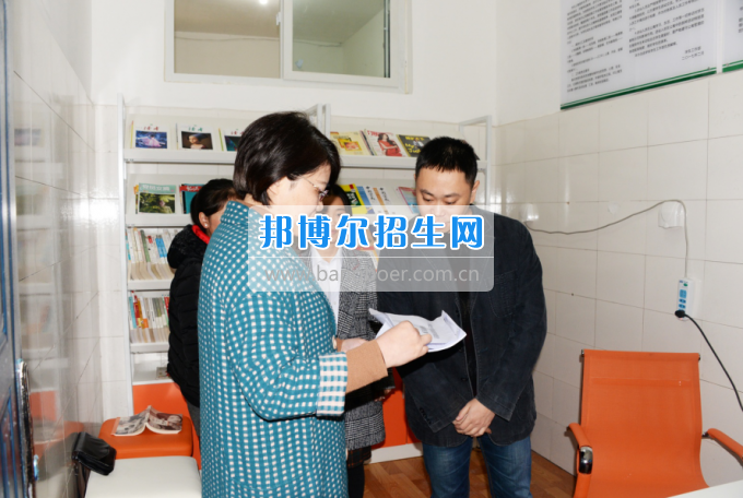 川南幼兒師范高等?？茖W校黨團工作站、圖書漂流站在學生公寓正式運行