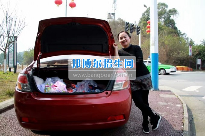 四川省樂(lè)山市第一職業(yè)高級(jí)中學(xué)春風(fēng)十里，不如你