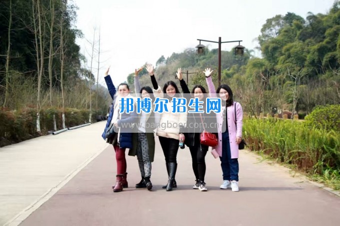 四川省樂(lè)山市第一職業(yè)高級(jí)中學(xué)春風(fēng)十里，不如你