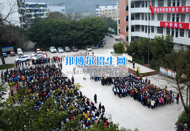 南充市建華職業(yè)中學(xué)簡(jiǎn)短、高效的開(kāi)學(xué)典禮
