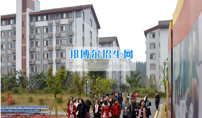 南充市建華職業(yè)中學(xué)開展“請進(jìn)來，走出去”校際交流活動(dòng)