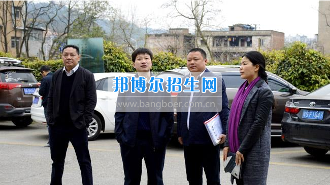 區(qū)委常委、宣傳部長邱躍峰一行視察南充市建華職業(yè)中學