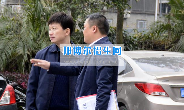 區(qū)委常委、宣傳部長邱躍峰一行視察南充市建華職業(yè)中學