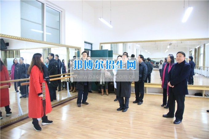 四川音樂學(xué)院黨委書記、院長林戈爾教授一行到川北幼兒師范高等專科學(xué)?？疾? width=