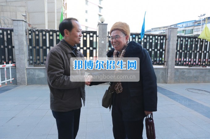 川北幼兒師范高等?？茖W校黨委書記張斌走訪慰問學校離退休老同志
