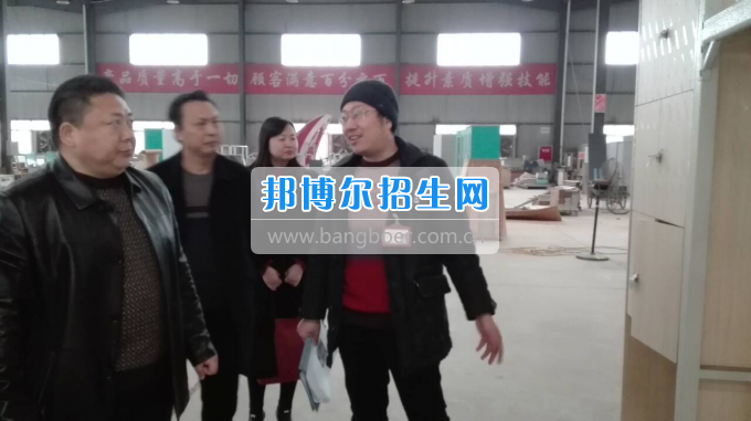 川北幼兒師范高等專科學(xué)校張廷鑫校長帶隊考察學(xué)生公寓設(shè)備