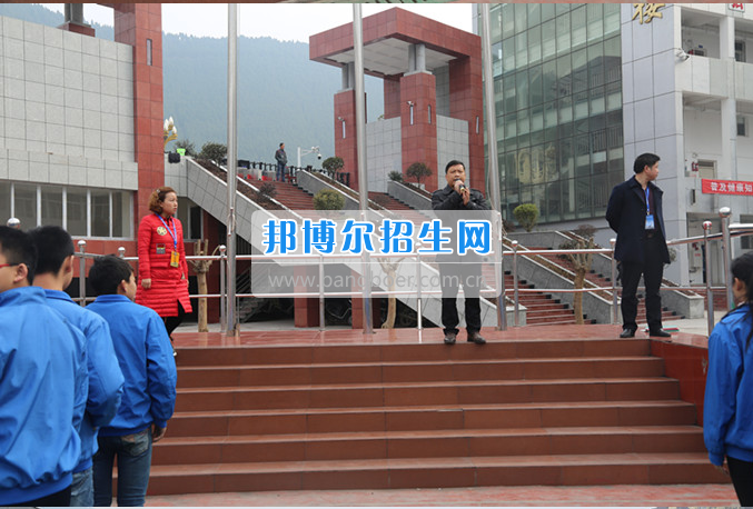 四川省古藺縣職業(yè)高級中學(xué)校強化應(yīng)急疏散演練 增進(jìn)學(xué)生安全意識
