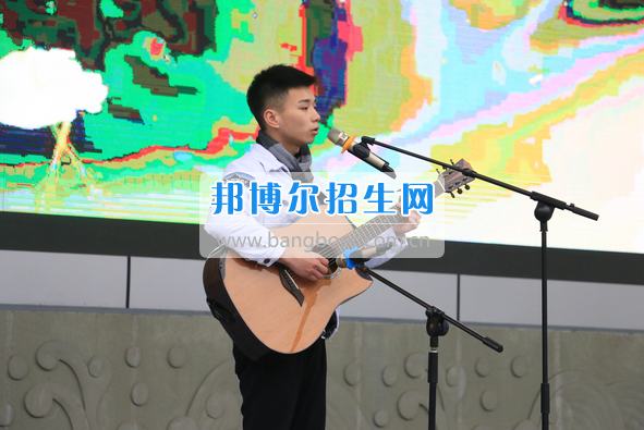 成都市洞子口職業(yè)高級(jí)中學(xué)舉行“成都，因我更美麗”主題開(kāi)學(xué)典禮