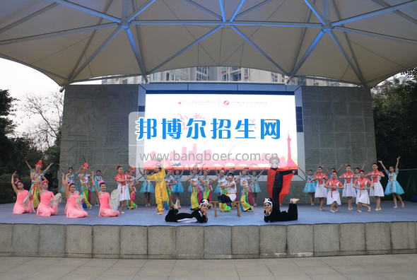 成都市洞子口職業(yè)高級(jí)中學(xué)舉行“成都，因我更美麗”主題開(kāi)學(xué)典禮