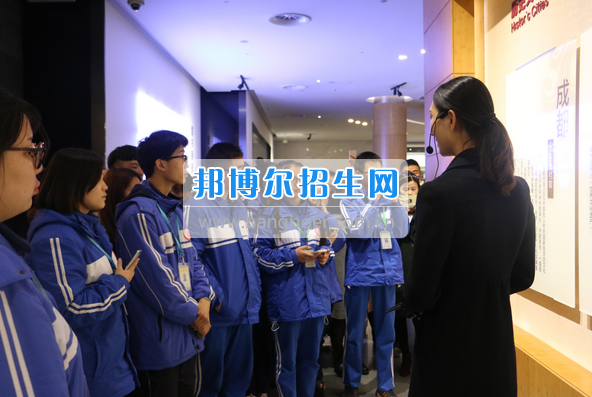 成都市洞子口職業(yè)高級(jí)中學(xué)舉行“成都，因我更美麗”主題開(kāi)學(xué)典禮