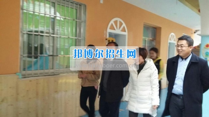 南充師范學(xué)校蔡禮儒校長(zhǎng)赴高坪、嘉陵參加實(shí)習(xí)就業(yè)基地掛牌并看望實(shí)習(xí)生
