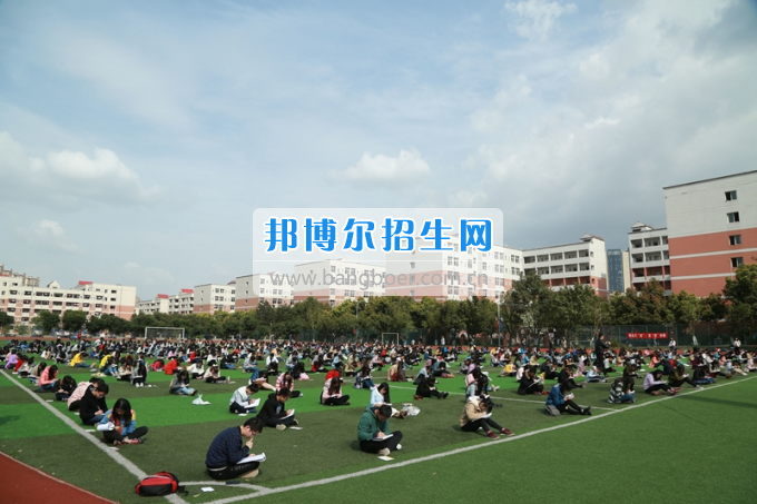 西華師范大學(xué)舉行第九屆“書語(yǔ)師大”讀書節(jié)開幕式