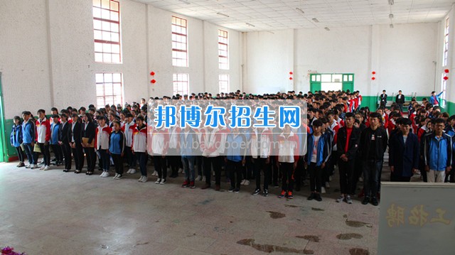 馨知心集團(tuán)、云南動高鐵普鐵公司、上海大眾等多家單位在我校舉辦招聘會