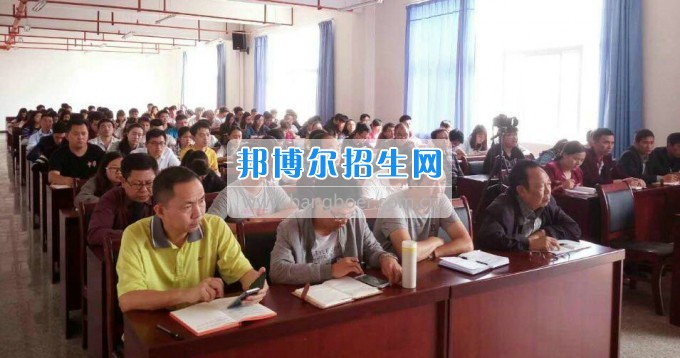云南三鑫職業(yè)技術(shù)學(xué)院傳達(dá)學(xué)習(xí)習(xí)近平總書(shū)記在全國(guó)高校思想政治工作會(huì)議上的重要講話精神