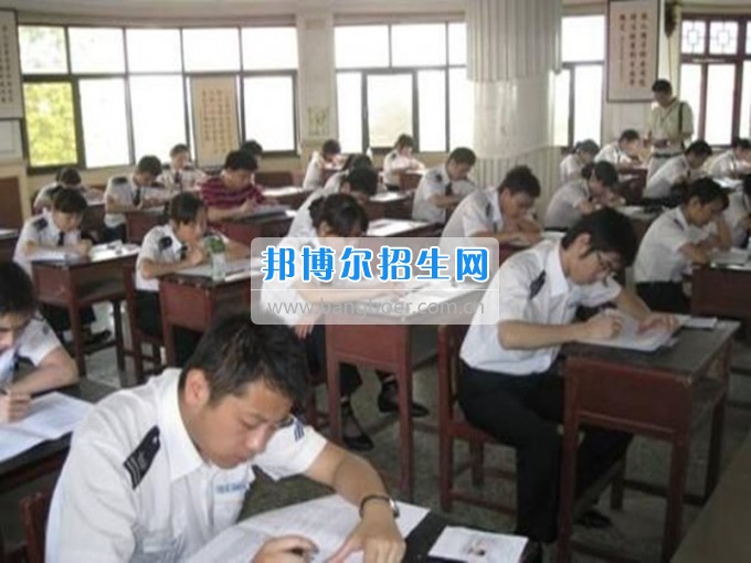 2017年春民航業(yè)特有工種職業(yè)技能鑒定在綿陽航空職業(yè)學(xué)校舉行。