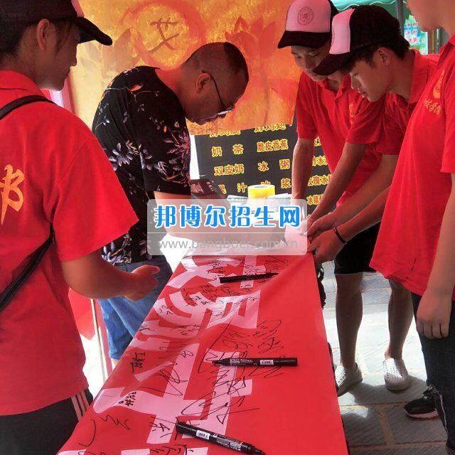 貴州大學科技學院暑期社會實踐服務團好花紅分隊深入九門村、金田村、好花紅村開展禁毒防艾宣傳