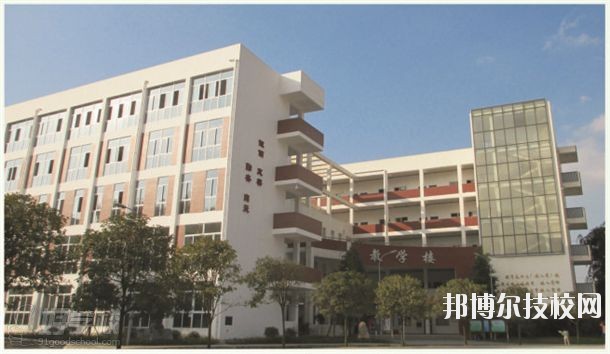 四川經(jīng)濟(jì)貿(mào)易學(xué)校2018年報(bào)名條件、招生對(duì)象