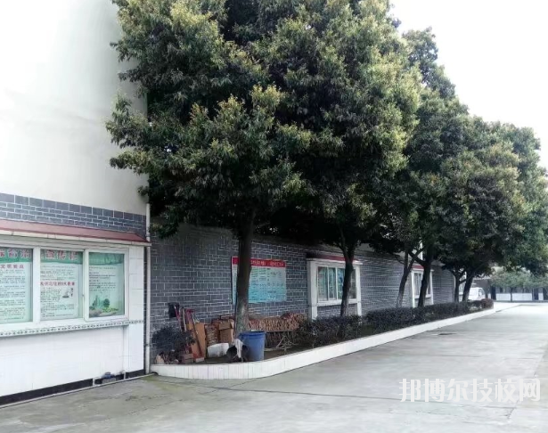 成都莊園機電職業(yè)技術(shù)學校