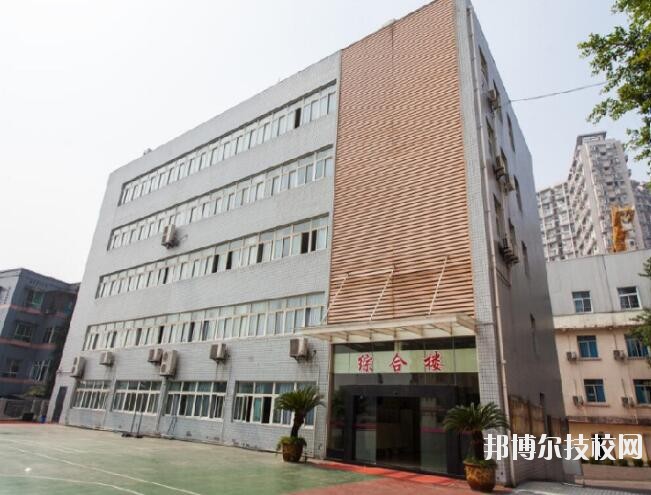 重慶建筑高級(jí)技工學(xué)校2020年報(bào)名條件、招生要求、招生對(duì)象