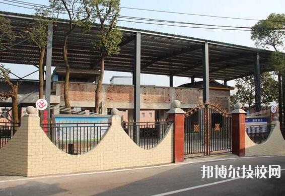 重慶工商學(xué)校2020年報(bào)名條件、招生要求、招生對象