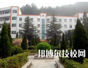 黔南民族衛(wèi)生學(xué)校2020年學(xué)費(fèi)、收費(fèi)多少