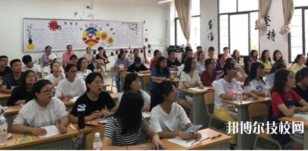 黔南民族衛(wèi)生學校2020年招生辦聯系電話