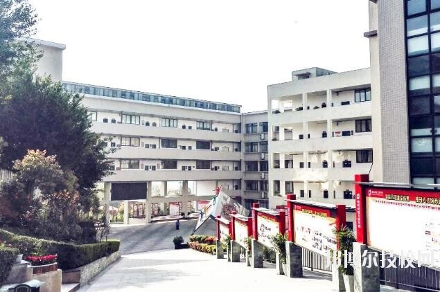 重慶輕工業(yè)學(xué)校2020年報名條件、招生要求、招生對象