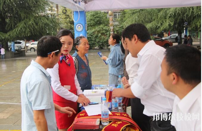 六枝特區(qū)職業(yè)技術(shù)學(xué)校2020年報(bào)名條件、招生要求、招生對(duì)象