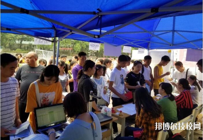 銅仁中等職業(yè)學(xué)校2020年報(bào)名條件、招生要求、招生對(duì)象