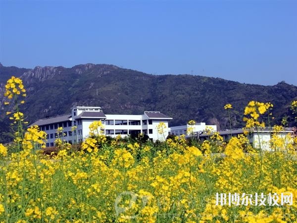 樂清市雁蕩山旅游學(xué)校2020年報(bào)名條件、招生要求、招生對(duì)象