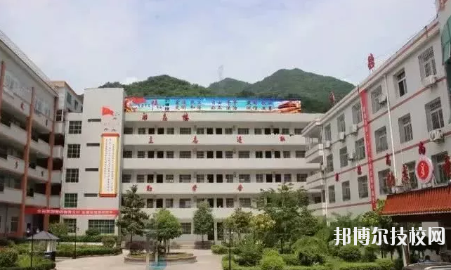 鎮(zhèn)巴縣職業(yè)教育中心2020年報名條件、招生要求、招生對象 