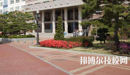 張掖市育才技工學(xué)校2020年報名條件、招生要求、招生對象
