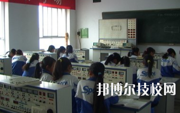 平?jīng)鲂畔⒐こ虒W(xué)校怎么樣、好不好