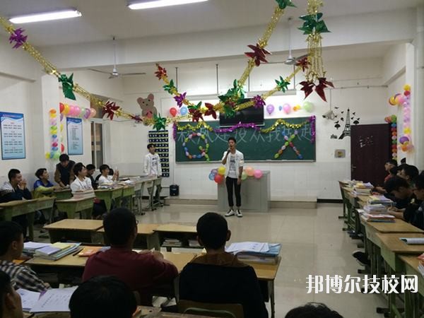 眉山市技工學(xué)校2020年報名條件、招生要求、招生對象