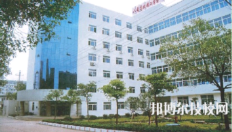 國營八二一廠技工學(xué)校2020年報名條件、招生要求、招生對象