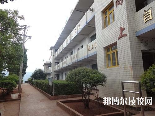 普定職業(yè)技術(shù)學(xué)校2020年報(bào)名條件、招生要求、招生對(duì)象