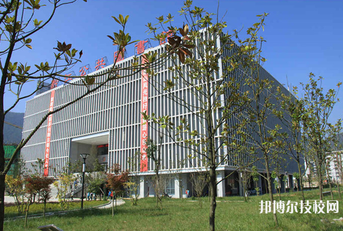 重慶黔江區(qū)民族職業(yè)教育中心2020年報(bào)名條件、招生要求、招生對(duì)象